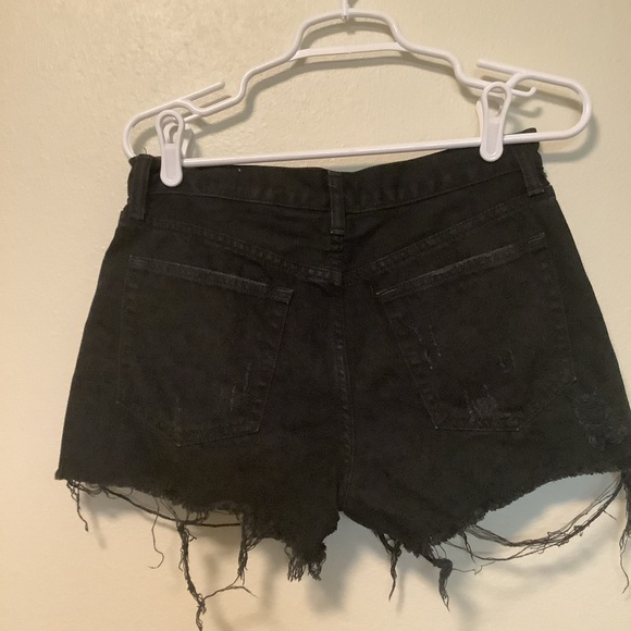 We The Free Women’s black button front 28 boyfriend‎ low rise distressed shorts - Picture 2 of 12